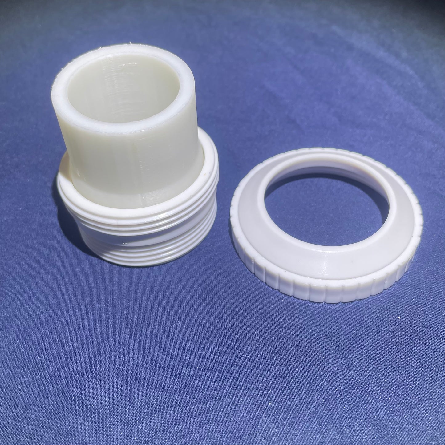 Directional nozzle - 90 degree Bend. Screw on connection.